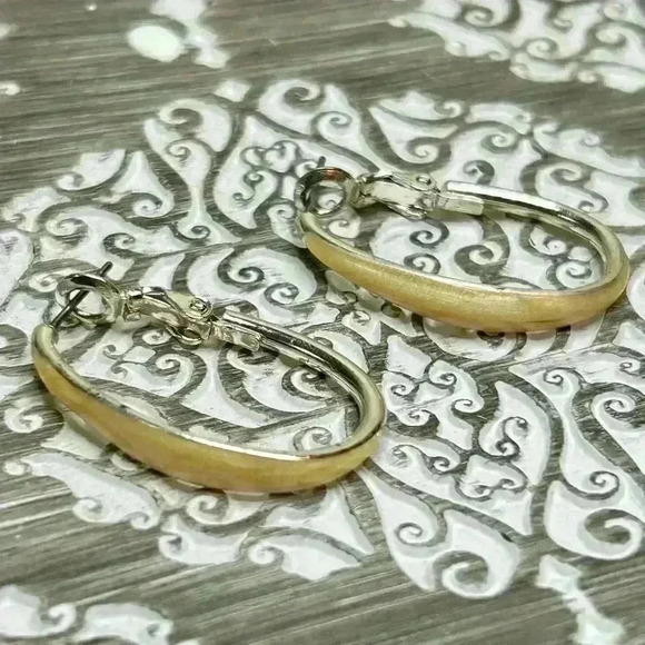 Vintage Silver Tone Glistening Cream Epoxy Hoop Earrings - Picture 3 of 3